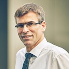 Bild Produkte aus Elastomeren sind fixer Bestandteil unserer heutigen Zeit und nicht mehr wegzudenken. Ohne sie würden unter anderem Bagger keine Gruben mehr ausheben, motorengetriebene Geräte nicht rund laufen, Waschmaschinen nicht für saubere Wäsche sorgen, Fenster undicht sein, Züge nicht Menschen und Güter transportieren und auch sterile Operationen wären unmöglich.